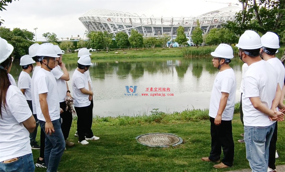 標(biāo)桿引領(lǐng)，智啟未來(lái)——萬(wàn)豪集團(tuán)營(yíng)銷、設(shè)計(jì)與技術(shù)骨干共赴無(wú)錫奧體中心，現(xiàn)場(chǎng)觀摩學(xué)習(xí)解鎖“創(chuàng)新密碼”