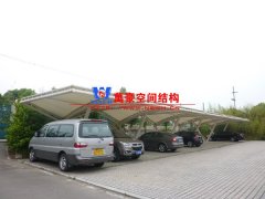 做膜結(jié)構(gòu)車棚報價價格差距很大，該怎么選膜結(jié)構(gòu)公司?